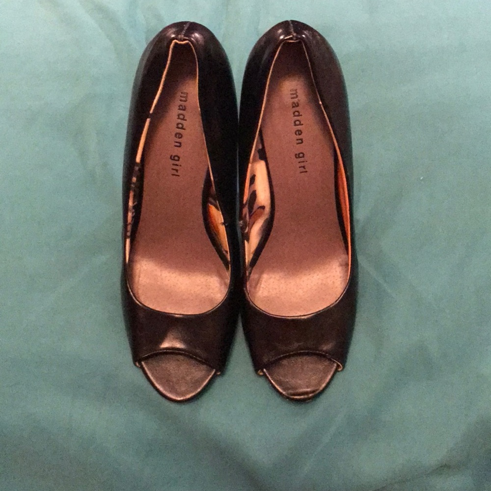 Madden Girl Leather Peep-toe Pumps